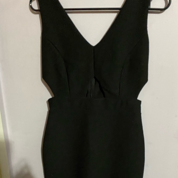 Cutout side black party/cocktail dress - Picture 4 of 4